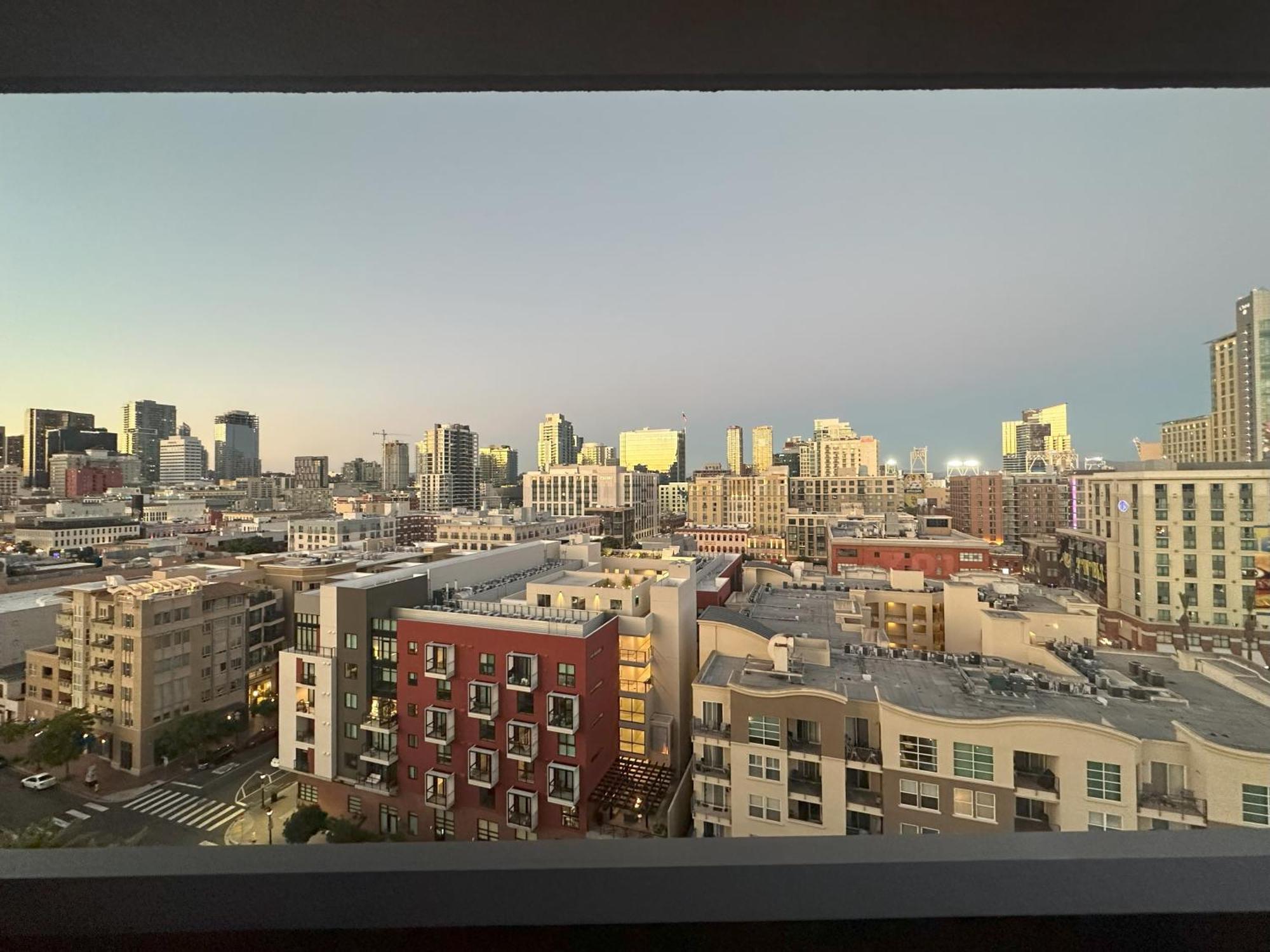 Harbor Club 1201 Gaslamp Apartment