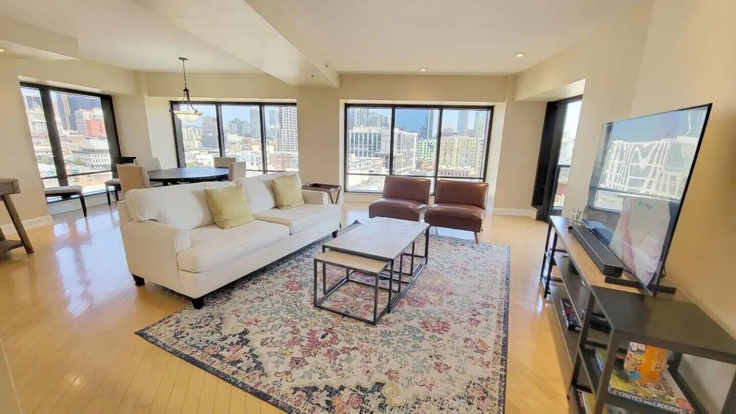 Harbor Club 1201 Gaslamp Apartment *